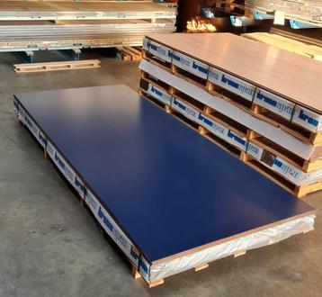 HPL plaat DONKERBLAUW 3050x1300x8 mm € 145,- incl. btw beschikbaar voor biedingen