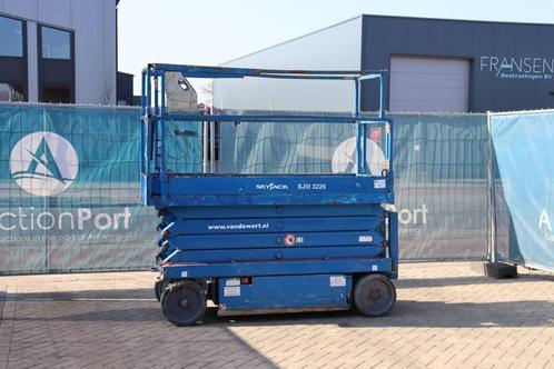 Veiling: Schaarlift Skyjack SJIII 3226 Elektrisch 9.92m, Zakelijke goederen, Machines en Bouw | Liften, Steigers en Ladders, Ophalen
