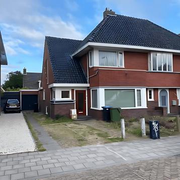 Twee onder één kap woning met garage gevonden in Heerenveen beschikbaar voor biedingen