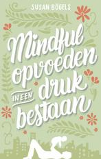 Mindful opvoeden in een druk bestaan 9789026337567, Boeken, Zwangerschap en Opvoeding, Verzenden, Gelezen, Susan Bögels