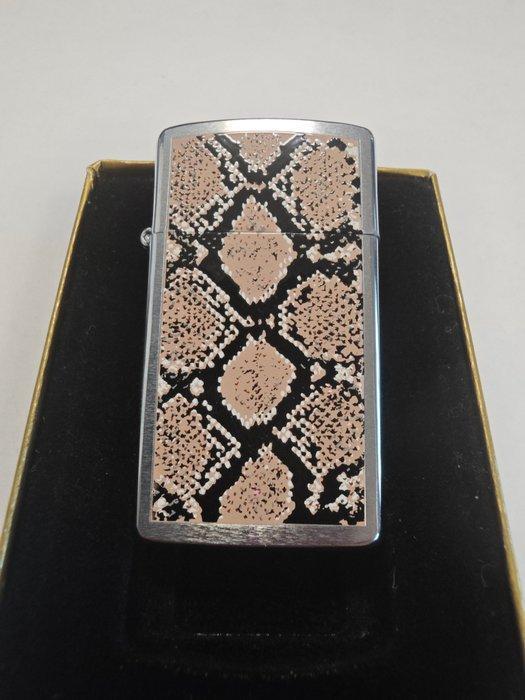Zippo - Zonder minimumprijs - Aansteker - Snake Fur, Verzamelen, Rookartikelen, Aanstekers en Luciferdoosjes