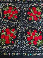 Plaid, sjaal, handgeborduurd op zijde. - Textiel - 190 cm -, Antiek en Kunst