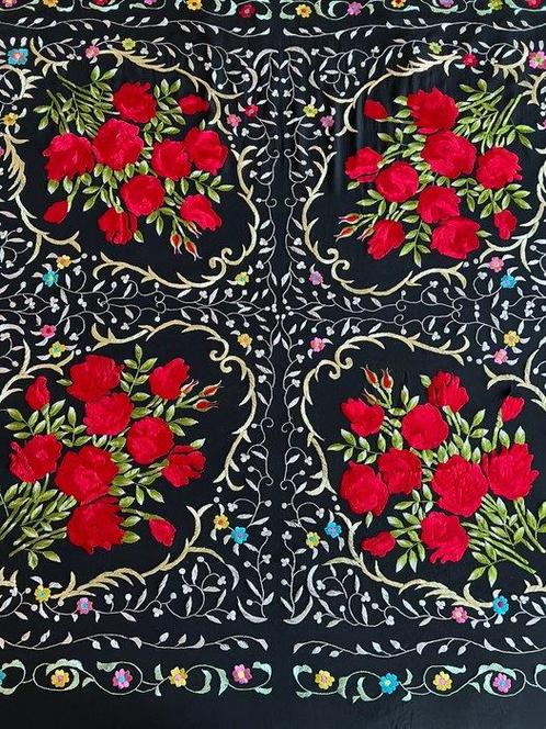 Plaid, sjaal, handgeborduurd op zijde. - Textiel - 190 cm -, Antiek en Kunst, Antiek | Kleden en Textiel