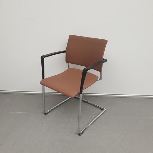 Casala Feniks vergaderstoel sledestoel - bruine stoffering, Huis en Inrichting, Stoelen, Ophalen of Verzenden