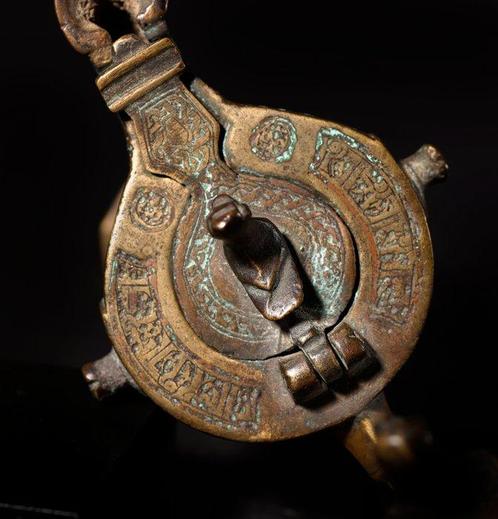 Islamitisch Seljuk-olielamp met inscripties - 11.5 cm, Verzamelen, Mineralen en Fossielen