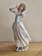 Lladró - Beeldje - Woman with hat - Porselein, Antiek en Kunst, Antiek | Glas en Kristal