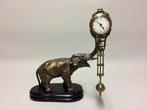 Mystery slingerklok OLIFANT (2) - Legering - 2020+, Antiek en Kunst