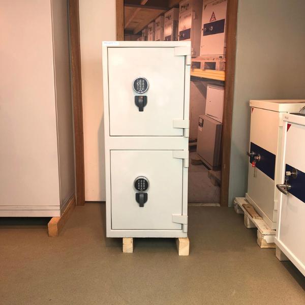 Gebruikte combi kluis met afsluitbare binnenvakken, Huis en Inrichting, Brandblussers en Brandkasten, Gebruikt, Verzenden