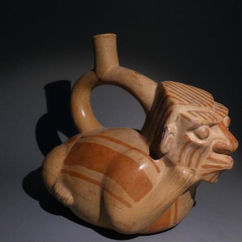 Moche, Peru, Terracotta Mooie Huaco figuratief. 20 cm L. 400, Verzamelen, Mineralen en Fossielen
