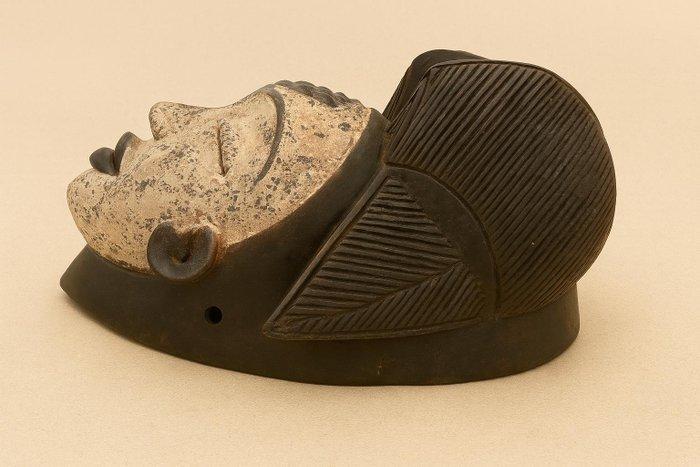 Punu masker - witte gezichtsmasker in serene stijl - Okuyi -, Antiek en Kunst, Kunst | Niet-Westerse kunst