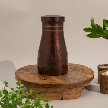 Puur koperen karaf gehamerd antique ± 950 ml – 315 gr beschikbaar voor biedingen