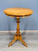 weedse bijzettafel in klassieke stijl – 1968 - gesigneerd -