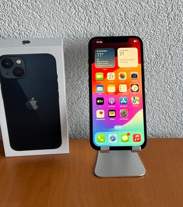 Apple iPhone 13 128GB Zwart / Garantie / Zeer nette staat beschikbaar voor biedingen