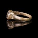 Byzantijns Bronzen ring met edelsteen (Zonder Minimumprijs)