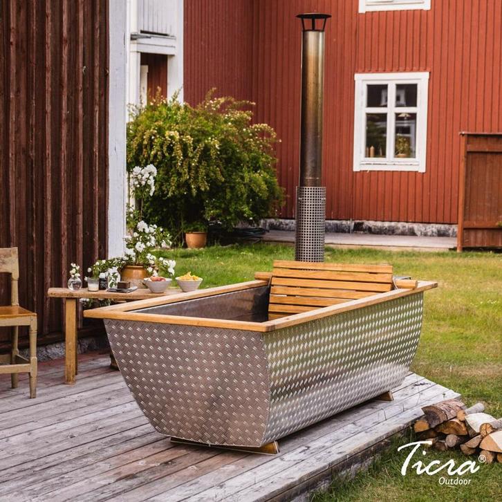 Houtgestookte Hikki hottub | Zweeds | Aluminium en Eiken, Tuin en Terras, Bubbelbaden en Hottubs, Vast, Nieuw, Afdekzeil, Ophalen of Verzenden