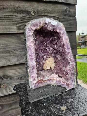 Adembenemende Amethist Geode Amethist - Hoogte: 29 cm - beschikbaar voor biedingen