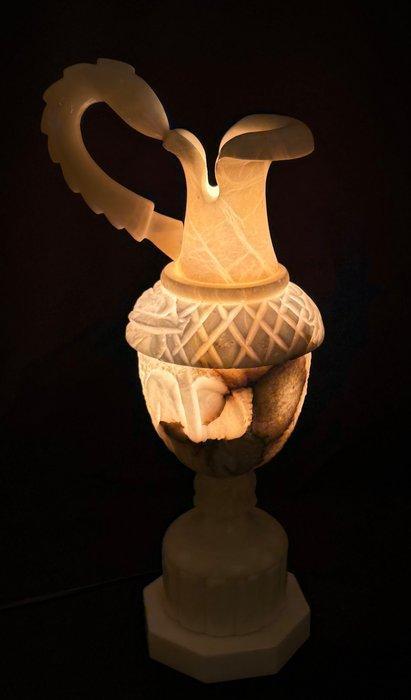 Tafellamp - Albast - Uitgebeitelde albastentafellamp in de, Antiek en Kunst, Curiosa en Brocante