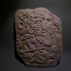 Maya Steen Reliëf rituele figuur. 29 cm H. 550 - 950 n.Chr., Verzamelen, Mineralen en Fossielen