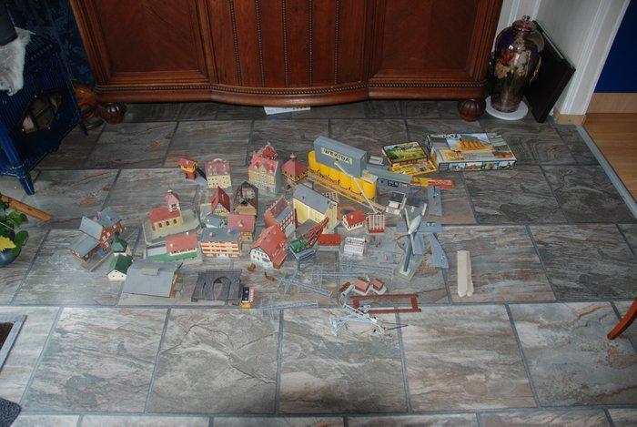 Revell, Faller, Kibri, Busch H0 - Revell 2085; Kibri 8102;, Hobby en Vrije tijd, Modeltreinen | H0