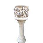 Bloembak met engelen op sokkel – 105 cm – steen – wit-grijs, Tuin en Terras, Ophalen of Verzenden, Nieuw