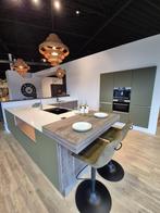 Nolte showroom keuken–Olijf groen/eiken - Compleet, Hoekkeuken, Nieuw, Hoogglans of Gelakt, Composiet