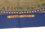 Een zijden Hermes - Hermès Paris sjaal, Hermes, Gedragen, Sjaal