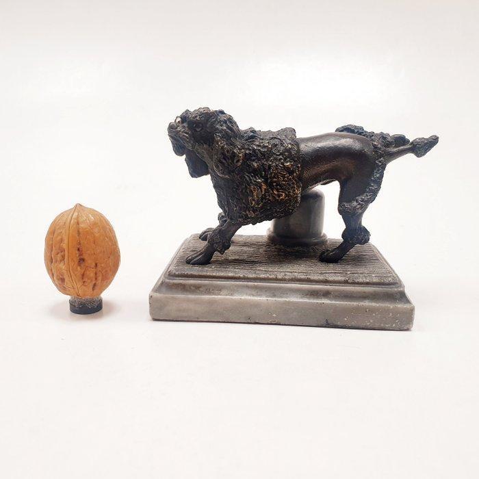 sculptuur, Bronze de Vienne Caniche toiletté lion sur un, Antiek en Kunst, Antiek | Keramiek en Aardewerk