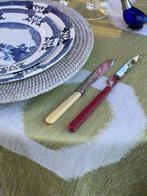 Adamascado tafelkleed in pistache en wit voor ruime tafels,, Antiek en Kunst