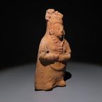 Maya Terracotta Figuur. 650 - 900 na Christus. 14,2 cm Hoog.