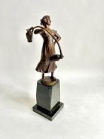 Hans Keck (1875-1949) - sculptuur, Water bearer - 30 cm -, Antiek en Kunst, Antiek | Keramiek en Aardewerk