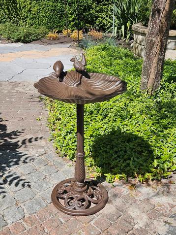 VOGELDRINKSCHALEN / GIETIJZER / METAAL / GIETIJZER beschikbaar voor biedingen