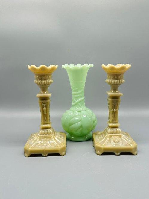 Opaline glass Candelholders & Vase France - Kandelaar (3) -, Antiek en Kunst, Antiek | Glas en Kristal