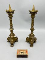 Set van twee antieke messing kandelaars – neogotische stijl, Antiek en Kunst