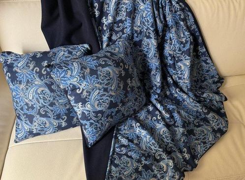 Elegante set bestaande uit een plaid en twee kussens met een, Antiek en Kunst, Antiek | Kleden en Textiel