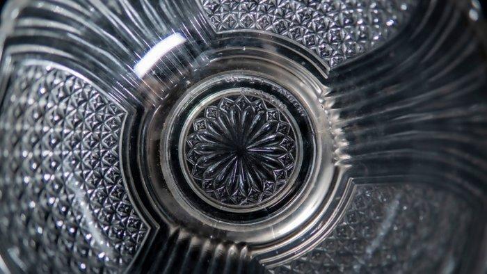 Val Saint Lambert - Kom op een voet - Kristal, Antiek en Kunst, Antiek | Meubels | Tafels