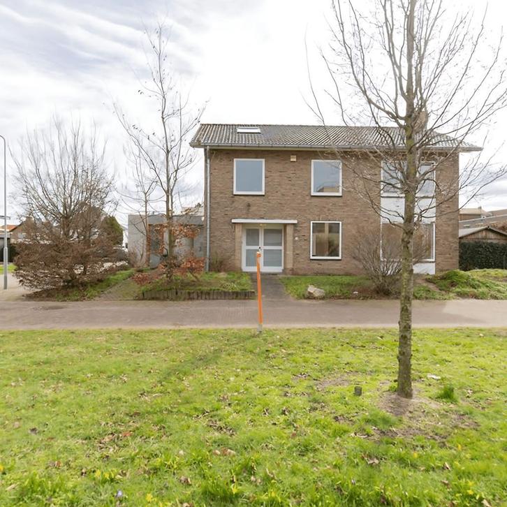Ruime eengezinswoning met tuin en lange huurtermijn, Huizen en Kamers, Huizen te koop