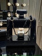 Art Stray-Nos -  Autel du Désir Chanel, Ce Que Contient le