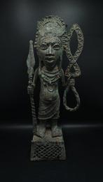 Prachtig beeldje van het hof, koning. - bini /edo - Nigeria, Antiek en Kunst, Kunst | Niet-Westerse kunst