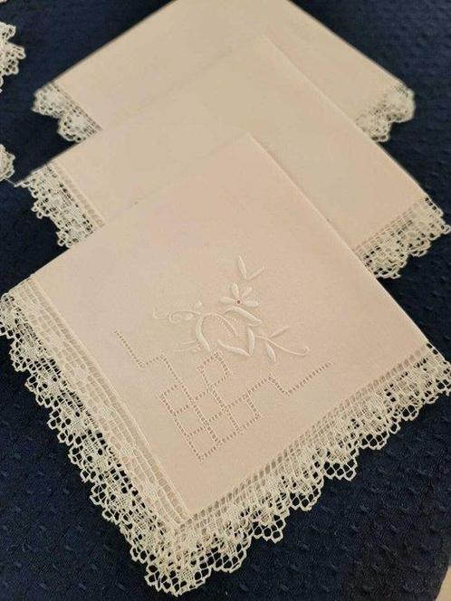 Handgeborduurde tafelkleed en servetten - Tafelkleed (8) -, Antiek en Kunst, Antiek | Kleden en Textiel