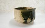 Oribeyaki - InscribedSigned - Chawan - Aardewerk -, Antiek en Kunst