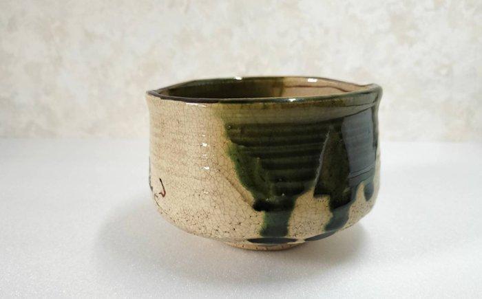 Oribeyaki - InscribedSigned - Chawan - Aardewerk -, Antiek en Kunst, Antiek | Overige Antiek