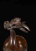 Brons - Een bronzen okimono van een kraan en een Minogame, Antiek en Kunst