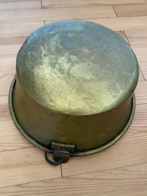 Middeleeuws IJzer, Messing ketel (Zonder Minimumprijs), Antiek en Kunst, Curiosa en Brocante