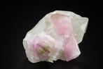 Roze en groene toermalijnkristallen op kwarts TOP - Hoogte:, Verzamelen, Mineralen en Fossielen