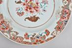 Bord - DECORATED IN THE FAMILLE ROSE PALETTE WITH PEONIES -