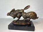Beeld, 2 Rennende hazen - 11.2 cm - Brons