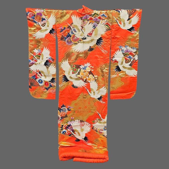 Een fijne brokaat zijde uchikake, ‘nieuw oude voorraad’, met, Antiek en Kunst, Antiek | Overige Antiek