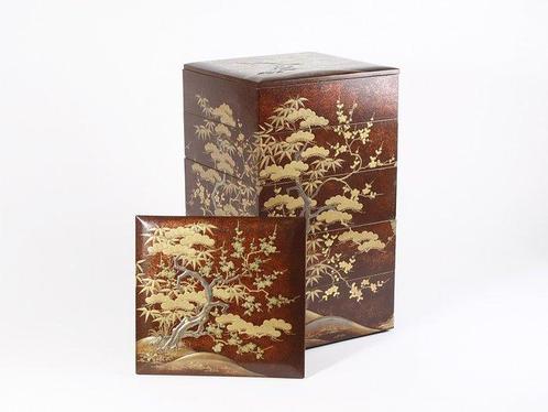 Pine, Bamboo, Plum Maki-e and Nashiji 5-Tier Jubako Bento, Antiek en Kunst, Antiek | Overige Antiek