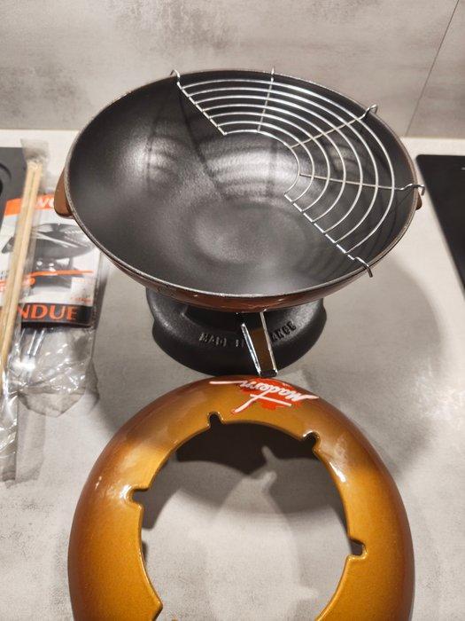 Staub, Nomar - Ovenschaal - Fondue Wok - Fonte, Antiek en Kunst, Antiek | Keukenbenodigdheden