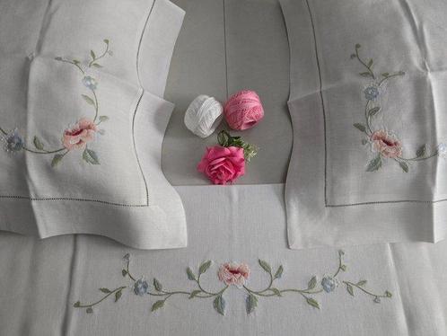 lenzuolo ricamato con rifiniture a mano puro lino Bellora di, Antiek en Kunst, Antiek | Kleden en Textiel